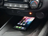 スマホの充電等に便利なUSBのソケットが付いています。