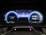 とっても見やすいメーターです。夜間時はラグジュアリーな気分にさせてくれる照明が魅力ですので、夜のドライブも楽しみになりますよ♪