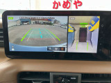 【アラウンドビューモニター】周囲を見渡せる映像で、スムースな駐車をサポートします