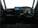 ◆視界広々で非常に運転しやすくロングドライブでも疲れを感じさせないすっきりとまとまったインパネ周りです。