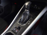 電動パーキングブレーキ・ブレーキホールドを装備してます。ホールド機能は信号待ちが多い一般道で疲労軽減になり、大好評です!