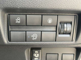 左側オートスライドドアの開閉スイッチが運転席にあるので、運転席に座ったままスライドドアの開閉が可能です◎荷物を持ったままドアを開けるとき、人を迎えに行ったとき想像してください。。。便利ですよね!