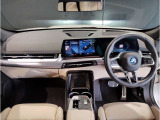 ☆センターパネルを運転席側に僅かに傾けたBMW独特のインパネ☆【駆け抜ける歓び】はここからもスタートしております☆