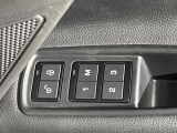 ◆メモリー機能付フルパワーシート『ドライバー三名までのシートポジションを記憶するメモリー機能付きのフルパワーシートを装備します。ご家族でのご使用をお考えの方にもぜひおすすめさせていただきます。』