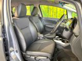 運転席シート廻りは使用感も少なく、良好な状態となっています。前オーナー様が丁寧に使っていたことがよくわかりますね。