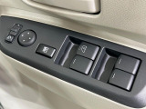 【電動格納ミラー】サイドミラーは電動格納式となっており、狭い駐車場でもキズがつくリスクを抑えられます。