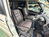 運転席も広々、ドライブも楽しめますね♪実際お座りいただくのが、分かりやすいと思います。お気軽にご来店ください!