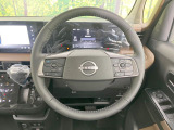 インテリアに合わせたデザインのステアリングは、運転される方のことも考え、運転しやすい形状、大きさです。是非一度、実際に触ってお確かめください。