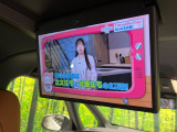 【フリップダウンモニター】大画面モニターで後席でもエンタメをお楽しみいただけます。小さなお子様にも大人気の装備です♪