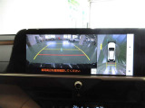 車両を上方から見たような映像をナビ画面に表示するパノラミックビューモニターが付いています。