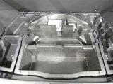 最近はパンク修理キットが標準ですね。タイヤの無い分軽量化と収納スペース確保できますね。