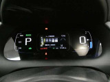 とっても見やすいメーターです。夜間時はラグジュアリーな気分にさせてくれる照明が魅力ですので、夜のドライブも楽しみになりますよ♪