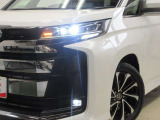 LEDヘッドライトです。デザイン性がよくとても明るいので、夜間の走行や悪天候でも安心です。しかも長寿命!