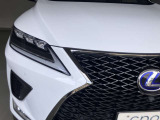【三眼LEDヘッドライト】とにかくカッコイイ。スタイリッシュな見た目の三眼LEDヘッドライトを装備♪スタイルだけでなく、夜間の走行も視界良好で安心してお乗りいただけます