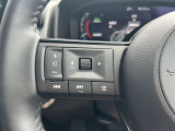ハンドルスイッチで車両設定・オーディオの選曲や音量調整などが出来、安全性もアップ。