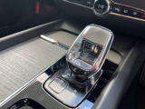 急勾配の発進をサポートしてくれるヒル・スタート・アシスト。エンジンスタート/ストップ機能付きのスタートボタン。エンジン始動時はセルモーター音はなくダイレクトイグニッション独特の静粛性をご体感ください。