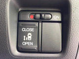 【パワースライドドア】スマートキーや運転席のスイッチでスライドドアの開閉が可能♪電動だから力を入れてドアを開ける必要が無く、小さいお子様でも、重い荷物を持っている時もラクに開け閉めできます♪