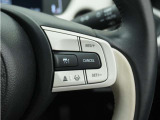 ◆アダプティブクルーズコントロール◆予め設定した車速内でクルマが自動的に加減速。前走車との適切な車間距離を維持しながら追従走行します。【LKAS】車線維持支援システムでステアリング操作を支援。