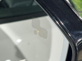 ブラインドスポットモニター 左右斜め後ろを平行して走る車を認識し、車線変更の際に危険を察知するとドライバーへ警告を促します。夜・雨・トンネル内など走行時の環境が悪い時ほど便りになる安全装置です。