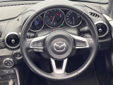 【純正革巻きステアリング】上質な革を使用することで、手にしっかり馴染みとても運転しやすいハンドルです♪