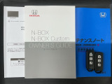 スマートキーは鍵をバッグに入れたままでもドアロックの開閉やエンジンのON・OFFができます。夜間や雨の日も鍵を探さなくて良いので便利です。