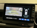 リバースギアに入れるだけで後方の表示へ切り替わります。夜間や雨の日の駐車も楽になりますよ。