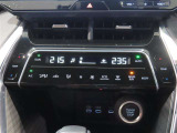 左右独立温度コントロールフルオートエアコンです。運転席、助手席それぞれで独立して温度設定ができます。冷え性の方が乗っても安心ですね♪