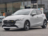 世界統一名称の『MAZDA2』となったコンパクト。「Be a Driver」のスローガンのもと、最適なドライビングポジションを提供できる室内空間と思い通りの走行性能を持った、クラスを超えたお車です!