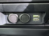 シガーソケット用の充電器が使用可能です!