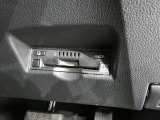 高速道路を賢く使うETC2.0装備です。高速道路とクルマが情報を連携して渋滞の迂回ルートや災害時の適切な誘導をしてくれたりします。