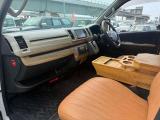 自社認証工場を完備しておりますので、納車前の車検・整備や、アフターメンテナスもばっちりですので、安心して当社にお任せ下さい。また、当社にて車輌ご成約のお客様はオイル交換永久無料のサービス付きです!また