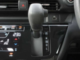 CVT(無断変速機)採用で滑らかな加速が出来ます! インパネシフトなので足元も広々です☆
