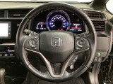 ハンドルにHondaセンシング系のクルーズコントロールやレーンキープアシストなどのスイッチと、オーディオの操作スイッチが装備されています。ハンドルから手を離さず安全に操作できます。