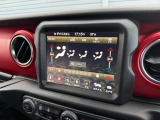 運転席・助手席の温度調節を個々に設定できるデュアルゾーンオートエアコンを装備しております。
