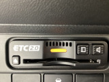 ハンドルの右側にETC2.0がついています。高速道路の料金所の通過も楽々です!。 カードの取り出しもしやすい場所についています。