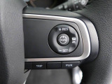 【全車速追従機能付アダプティブクルーズコントロール】走行中に先行車の様子を検知しながら、設定した車速の範囲内で先行車との距離のキープを支援。疲れにくく、長距離運転中の渋滞なども快適に運転できます。