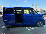 運転席側から両側スライドドアの開閉ができます