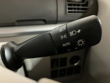 走行中に高架下やトンネルに侵入した場合、日が暮れてきた時に自動でヘッドライトが点灯してくれますので、つけ忘れや消し忘れも無く安心・安全ですよ♪
