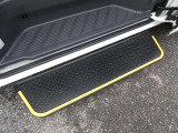 電動格納式大型ステップ!乗り降りも更に安全に♪