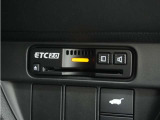 ◆ETC2.0装着◆進化したドライブ体験。料金収受システムだけだったETCが生まれ変わって、高速道路を賢く使うETC2.0に進化しました。多彩な情報サービスが便利で快適なドライブ体験を提供します。