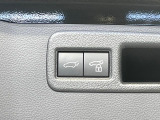 【パワーバックドア】スマートキーや運転席のボタンを押すだけでリアゲートが自動で開閉します!荷物を持っている時や、高い位置にあるバックドアを閉める際に便利な機能です♪