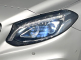 ●LEDヘッドライト:夜間走行時も良好な視界を確保し安心して運転できる高輝度LEDヘッドライトを装備!点灯速度が早く、消費電力も抑えられています。