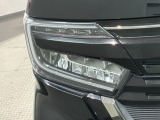 LEDヘッドライトは、点灯の瞬間から最大光量を発揮し、突然暗くなるトンネルなどでの安定感を高めます。
