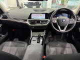 コックピットは、BMWらしくセンター・コンソールがドライバーに向けて傾けられた設計になっています。