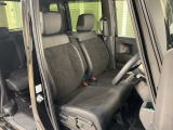 乗降がしやすい運転席。高さが調節できて小柄な方でも運転しやすいポジションをとることができます。
