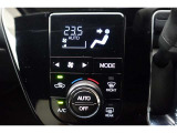 ★エアコンはオートタイプが装着済みです!オートモードにしておけば、車内温度を設定するだけで風の料や吹き出し口の切り替えを機械が行ってくれます!一年中快適な環境を作れますよ♪