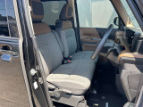 快適に運転できるドライブポジション!運転席シートリフターとシートスライドで、無理のない運転姿勢がとれます。
