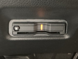 ハンドルの左下にETCがついています。高速道路の料金所の通過も楽々です。 カードの取り出しもしやすい場所についています。