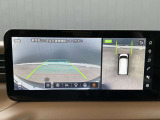 上から見下ろしたように液晶に映るのでスムーズな駐車をサポートします。