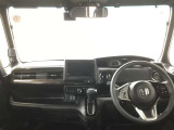 見通しのよいすっきりとした視界で、誰でも運転しやすいです。運転のしやすさは疲れにくさにも繋がりますよ♪